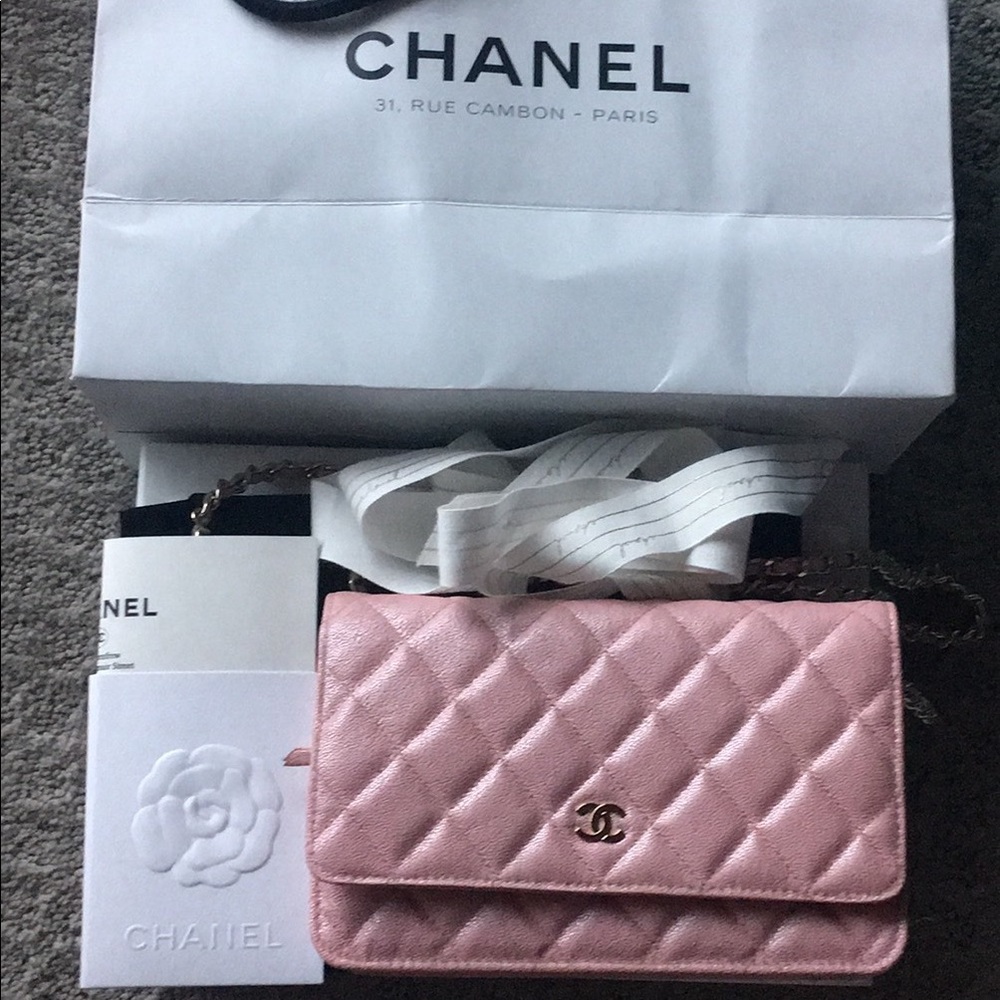 ❤️CHANEL❤️-SOLD - Picture 1 of 8